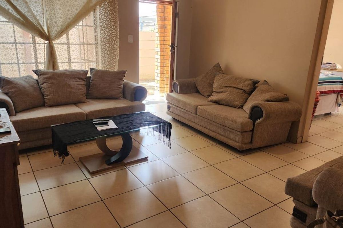 Your starter Home awaits - Photo 4