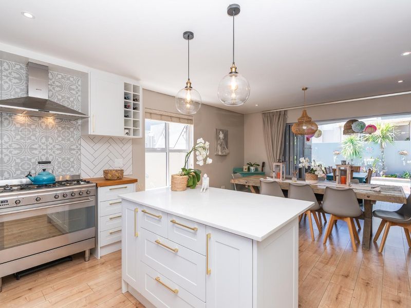 Family Home in Eco-Friendly Somerset Lakes! - Photo 4