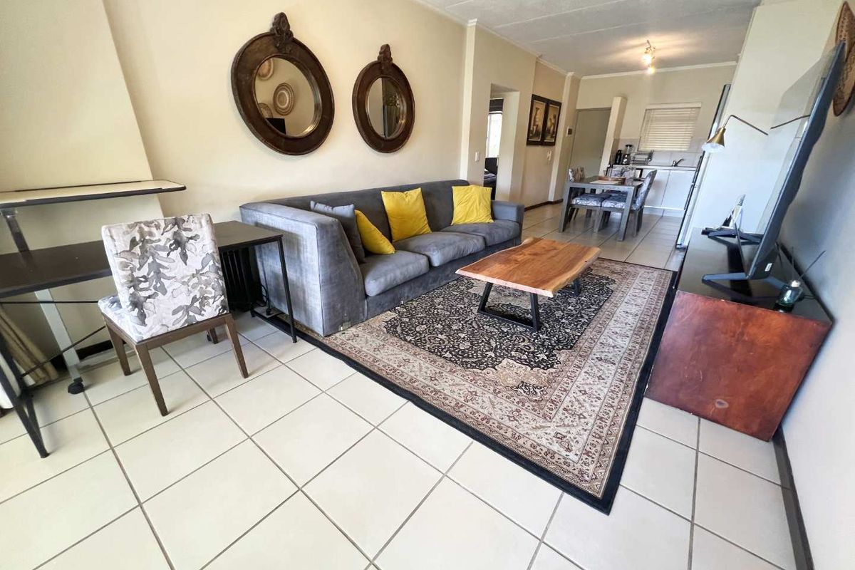 Fully Furnished 2-Bed Executive Apartment in Secure Bryanston Complex - Photo 2