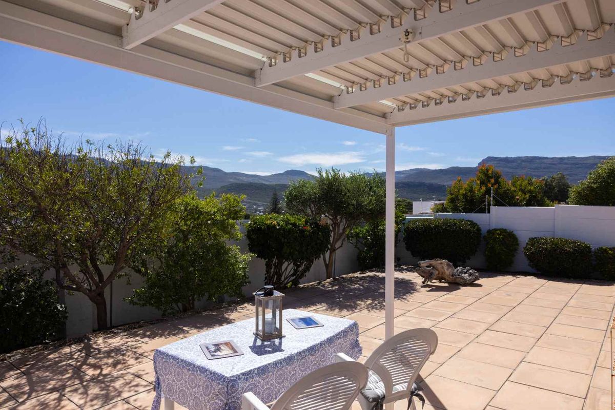 Charming, Secure Living in a Prime Location! - Photo 5