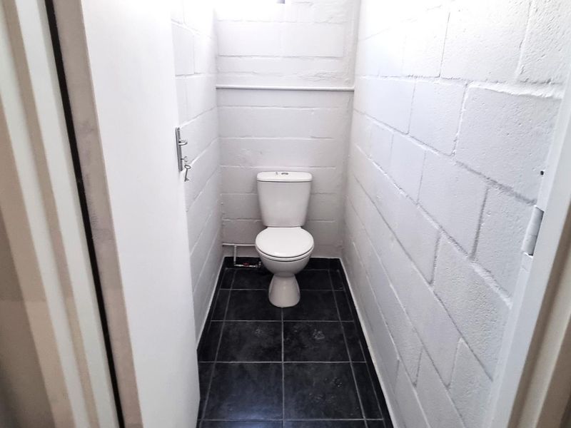 Newly Refurbished Warehouse Close to Builder's Warehouse - Photo 6