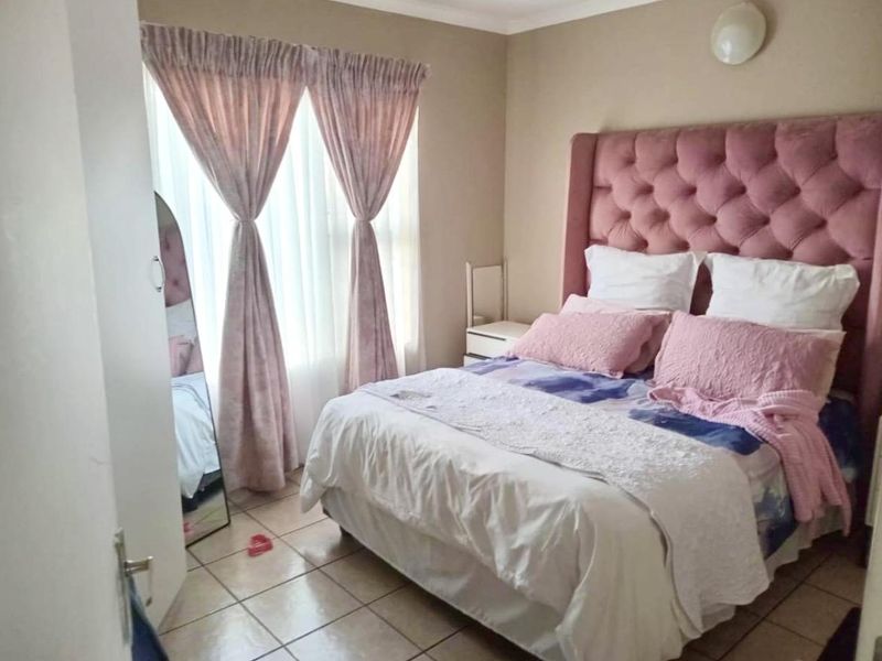 For Sale: 2 Bedroom Apartment in Village 7, Stone Arch Estate - Photo 6