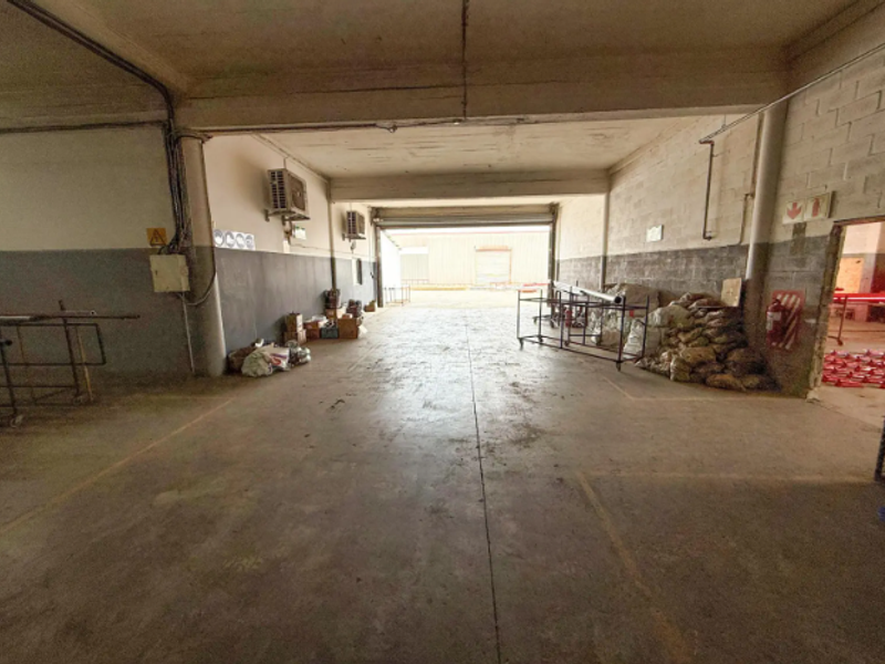 High-Volume Steel Structure Warehouse To Let – R60/m2 - Photo 4