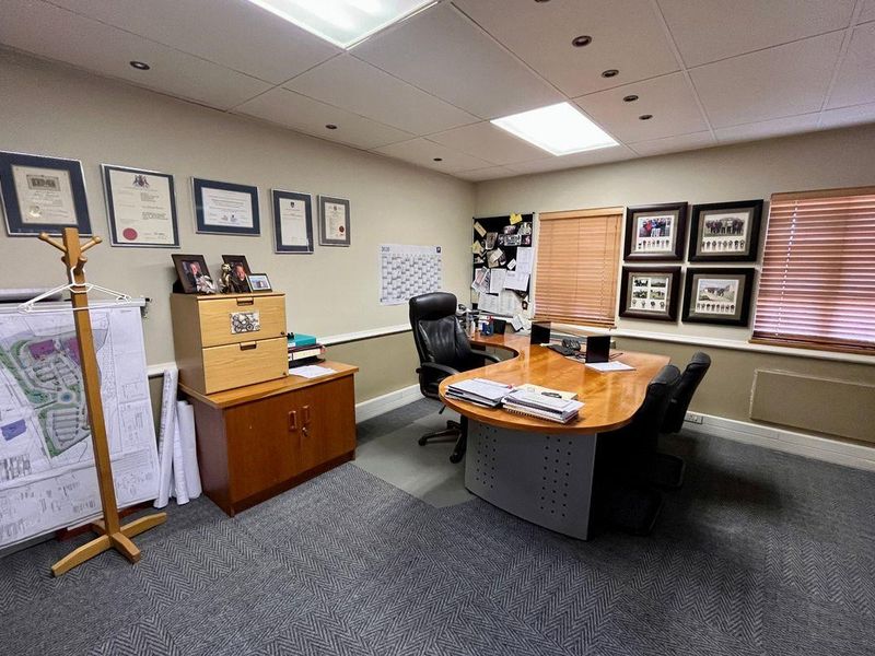 Quiet productive environment for your small business. - Photo 10
