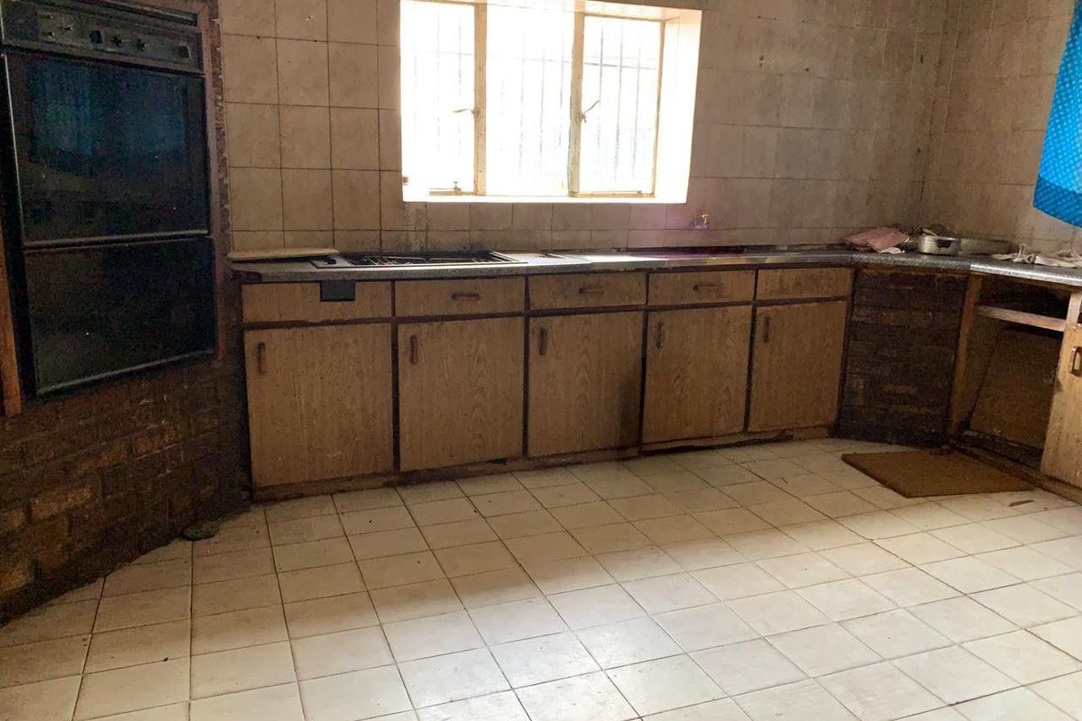 Secure & Spacious: Ideal for Families & Investors! - Photo 2