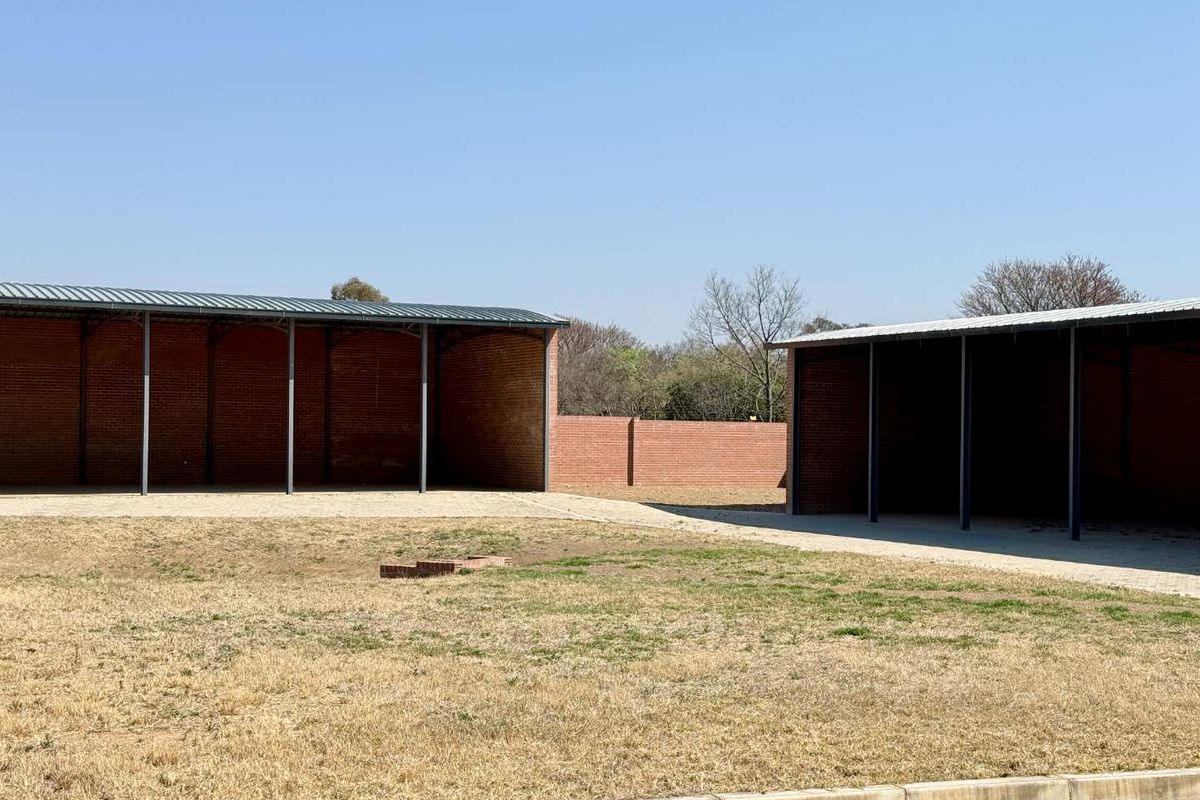 🌟 Prime Kyalami Location – Investment Holding with Storage & Multiple Dwellings 🌟 - Photo 3