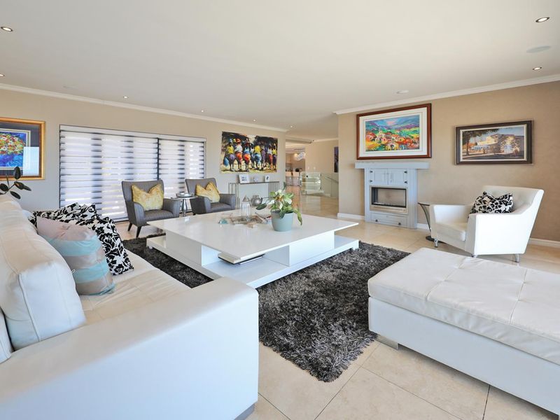 The Ultimate Lifestyle Awaits You in Baronetcy Estates, Plattekloof - Photo 2