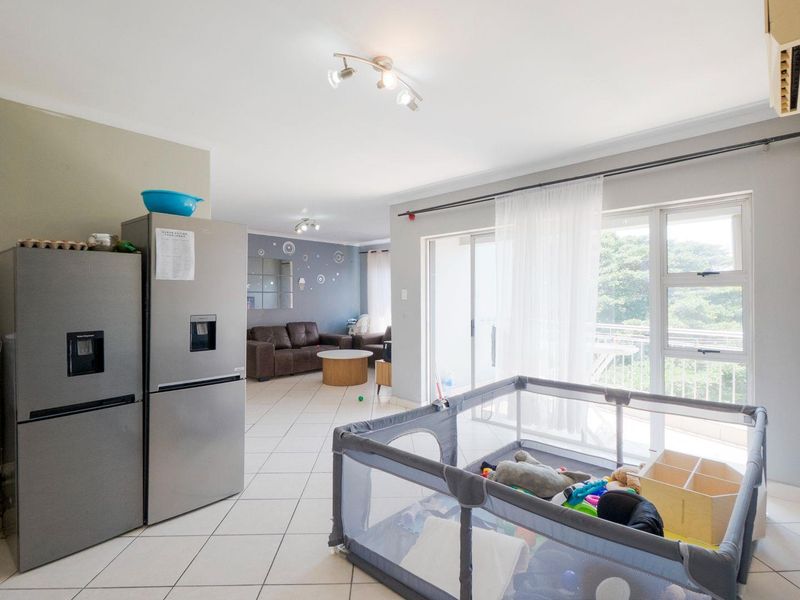 Spacious modern unit with open balcony - Photo 7