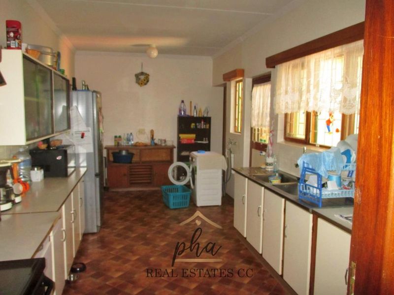 House with 2 flatlets for sale - Swakopmund - Photo 8