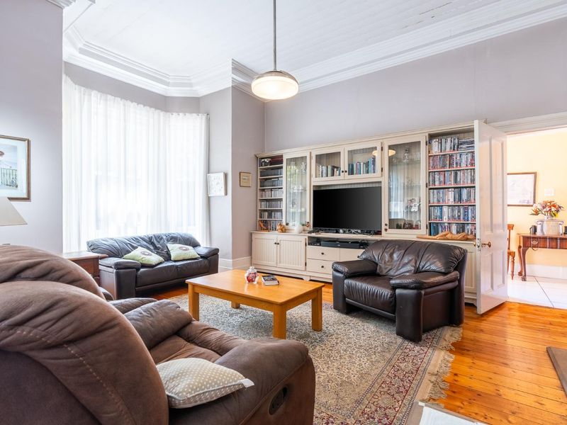 Heritage home in walking distance from Rondebosch’s finest schools! - Photo 8