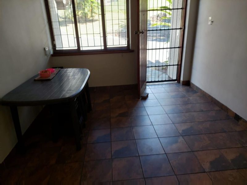 Charming Family Home with Flatlet for Sale in Yellowwood Park - Photo 4