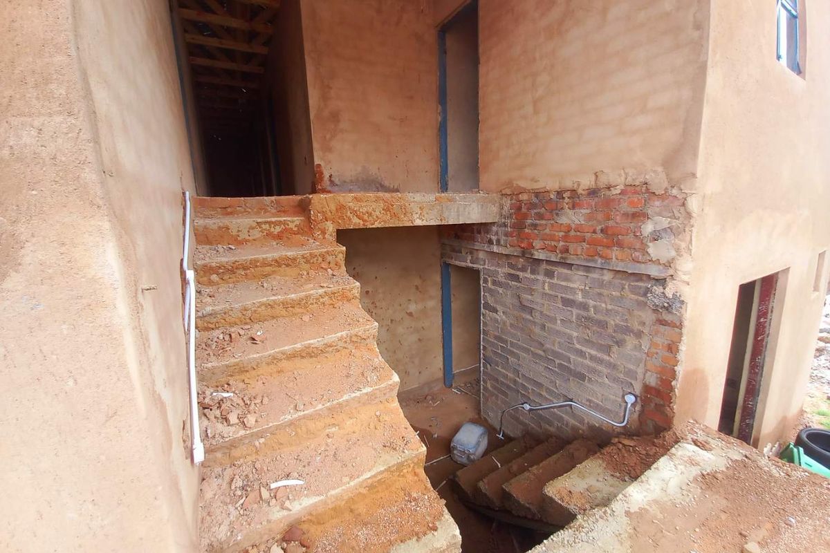 15 rooms incomplete house in West Park - Photo 4