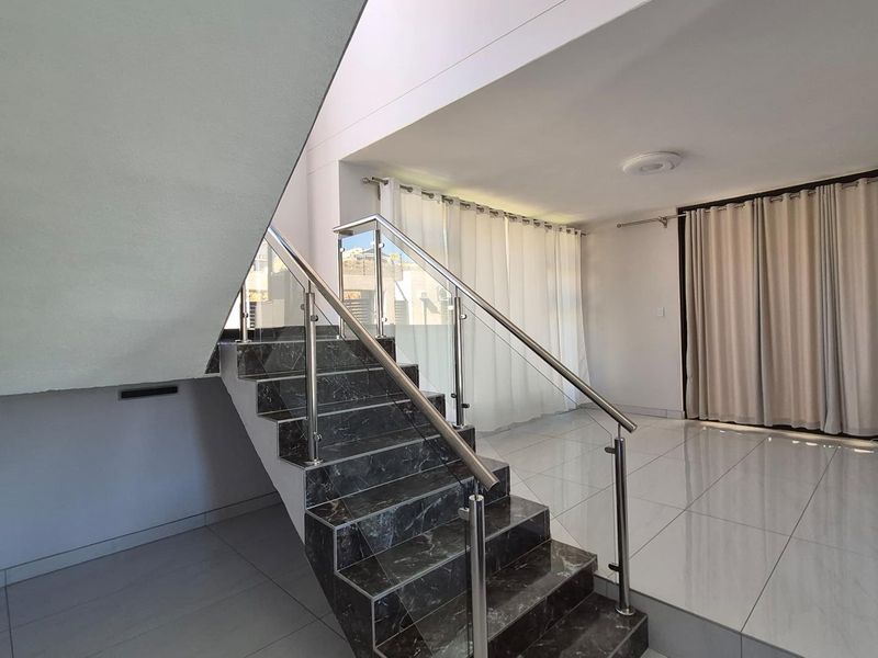IMMACULATE 4 BEDROOM HOUSE TO LET IN THE WELL SOUGHT-AFTER KLEINE KUPPE - Photo 9