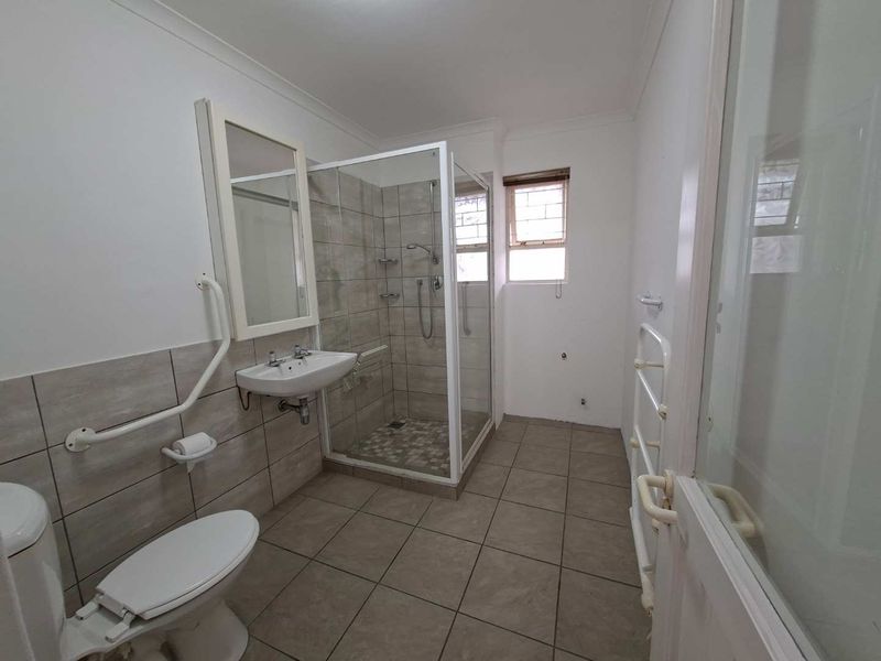 NEAT AS A PIN - Photo 6