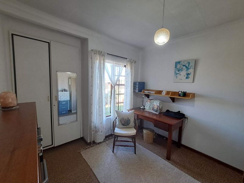 3 Bedroom Townhouse For Sale in Malvern - Photo 10