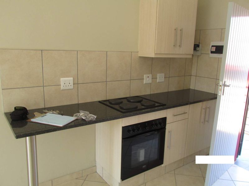2 BEDROOM FLAT TO RENT IN PHILIP NEL PARK - Photo 3