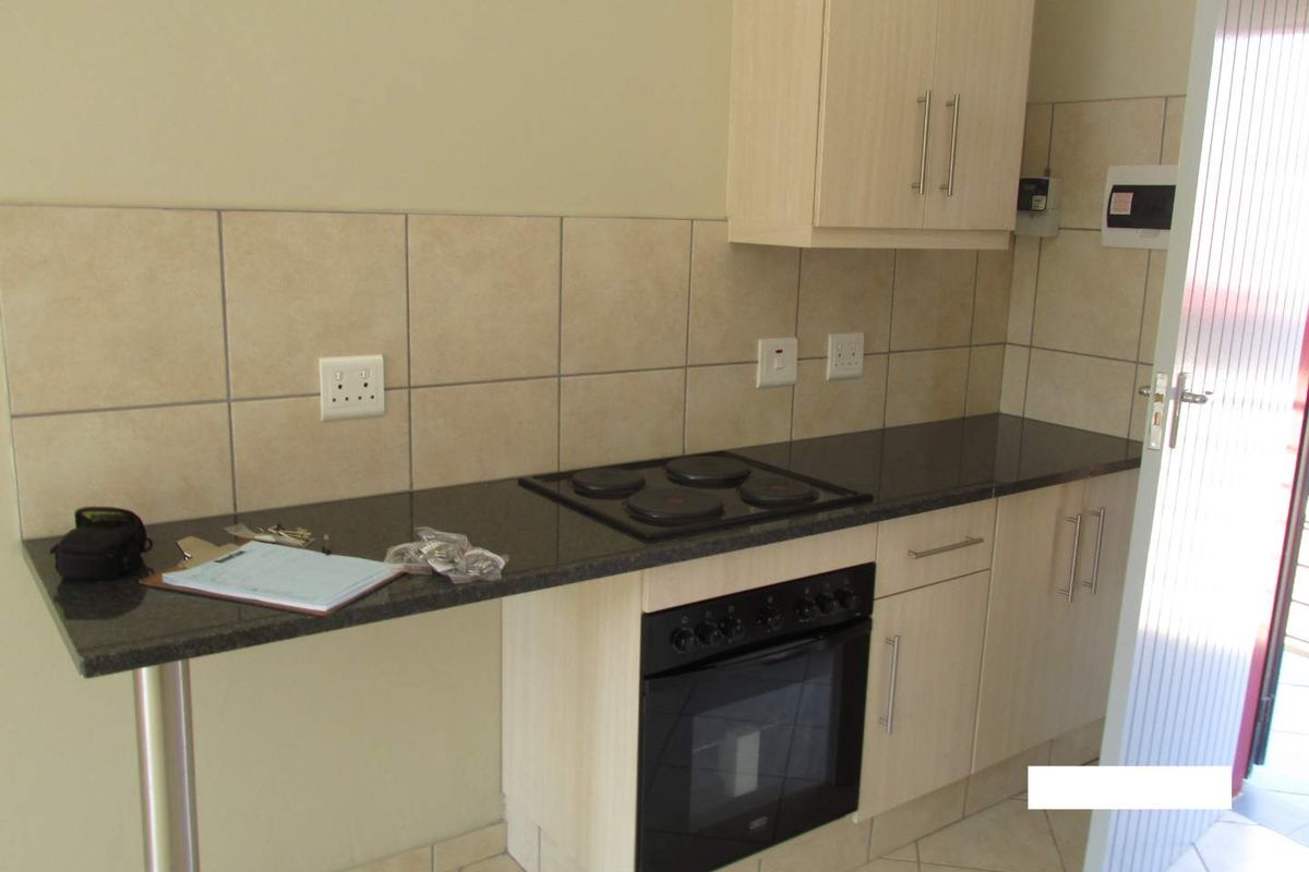 2 BEDROOM FLAT TO RENT IN PHILIP NEL PARK - Photo 3