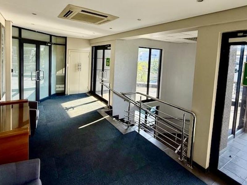 Hendra - Prime 410m2 Commercial Space in Prestigious Building – Versatile & Secure - Photo 4