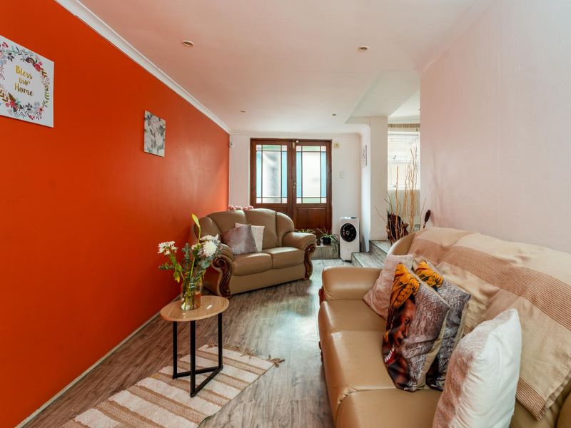 The Perfect Blend of Style and Comfort Today - Photo 6