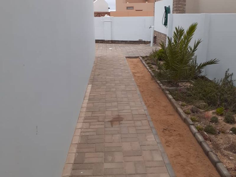MODERN WELL-MAINTAINED HOUSE WITH FLAT FOR SALE IN HENTIES BAY - NAMIBIA - Photo 7