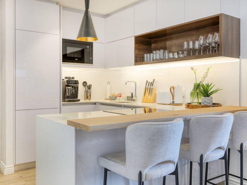 Airbnb-Ready Gem in Cape Town’s Hottest Address. - Photo 6