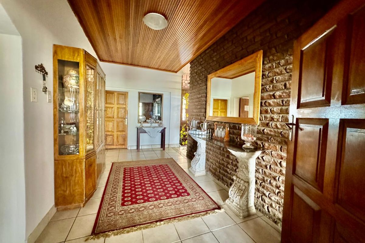 GUEST HOUSE FULLY FURNISHED FOR SALE IN PRETORIA NORTH - Photo 2