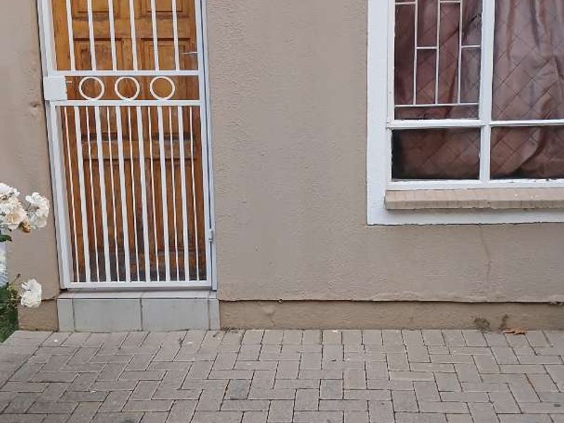 GROUND FLOOR UNIT - Photo 3