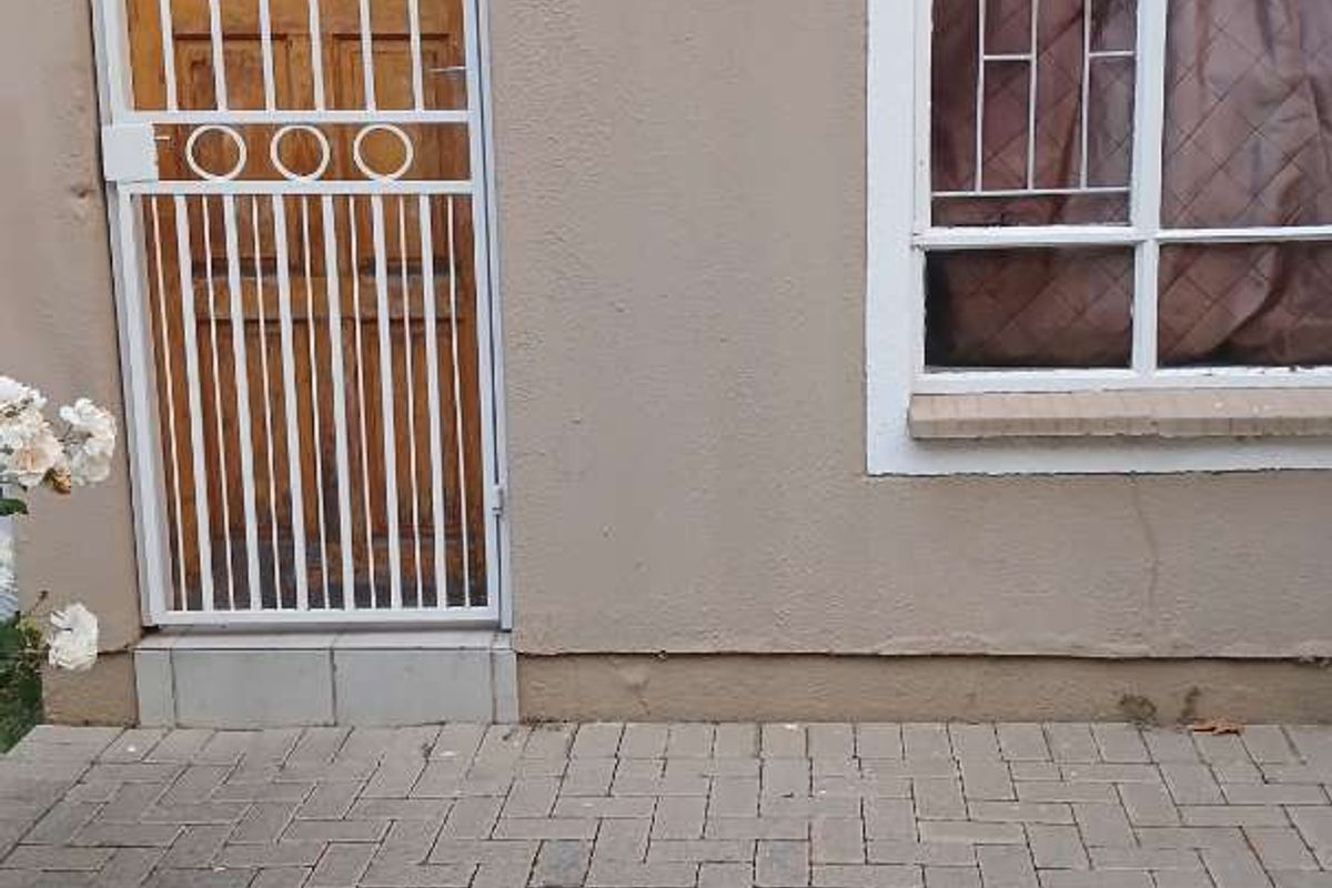 GROUND FLOOR UNIT - Photo 3