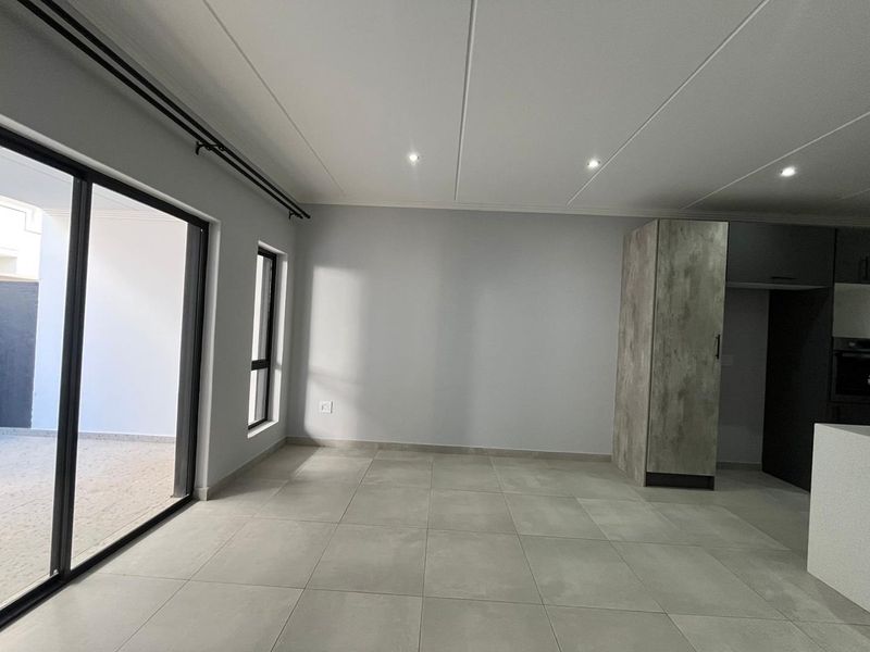 A MODERN APARTMENT IN BRYANSTON AWAITS YOU. - Photo 4