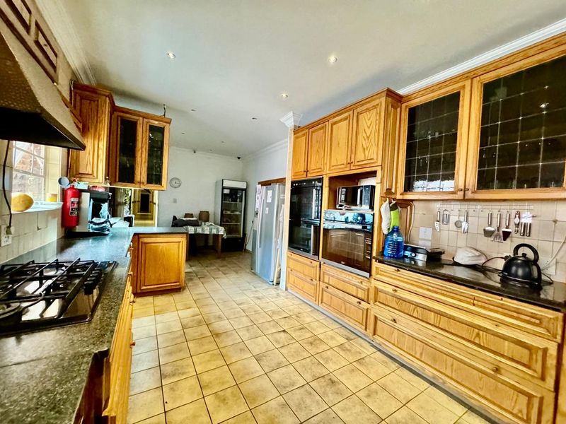 GUEST HOUSE FULLY FURNISHED FOR SALE IN PRETORIA NORTH - Photo 6