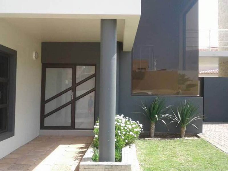 FOR SALE - 3 BEDROOM HOUSE IN LONG BEACH,WALVIS BAY - Photo 2
