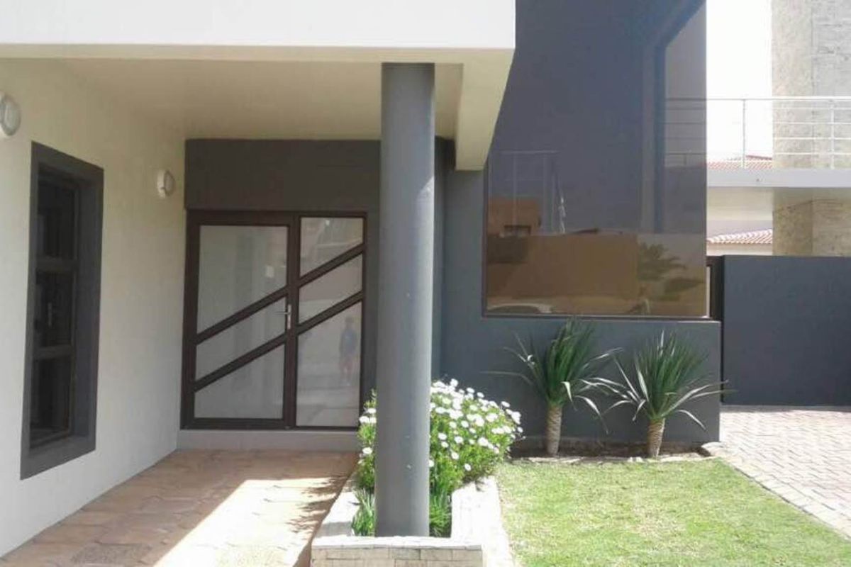 FOR SALE - 3 BEDROOM HOUSE IN LONG BEACH,WALVIS BAY - Photo 2