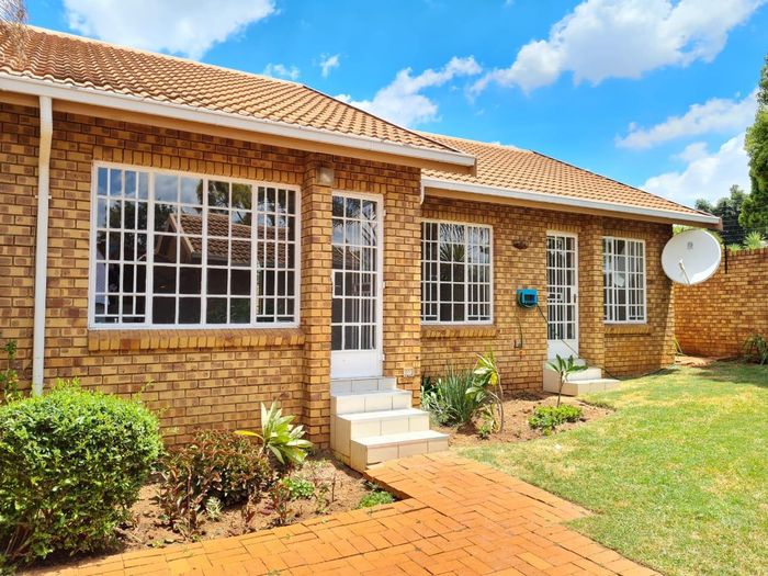 Property #1930976, Townhouse Pending Sale in Zwartkop