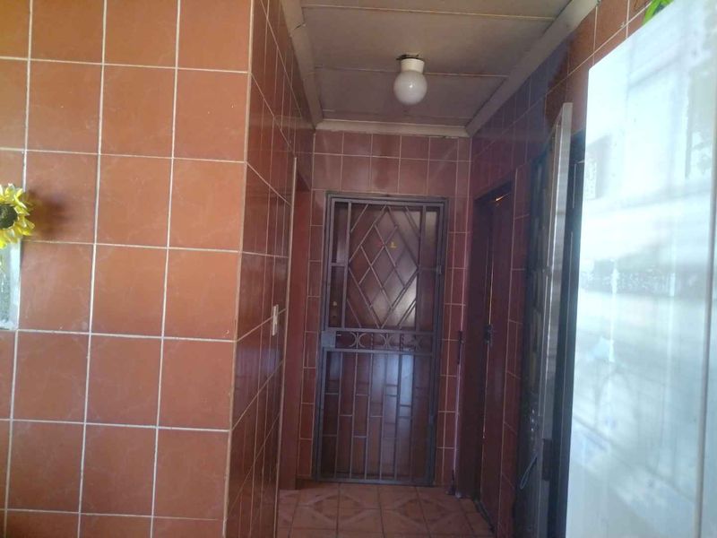 3 bedrooms house for sale in Soshanguve FF - Photo 10