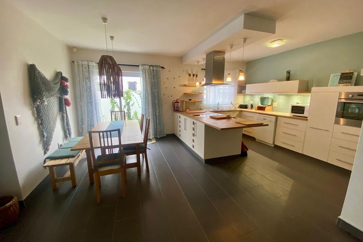 FOR SALE - SPACIOUS 3 BEDROOM TOWNHOUSE IN VOGELSTRAND , SWAKOPMUND, NAMIBIA - Photo 4