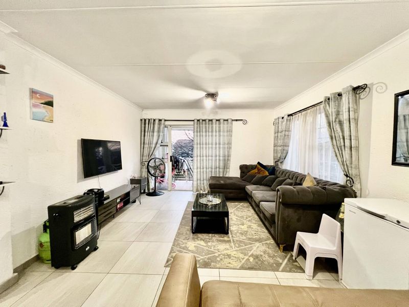 Updated Unit with Contemporary Kitchen & Lounge Area for Sale - Photo 3