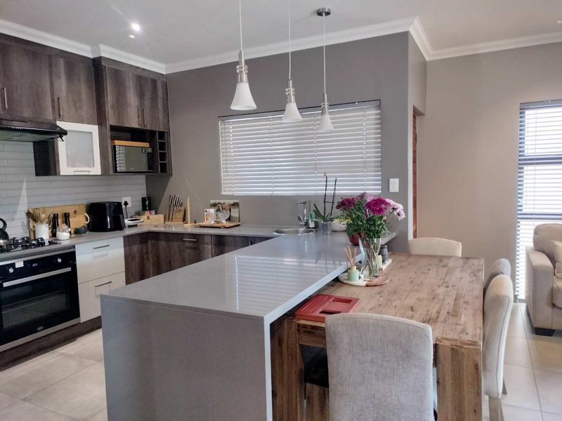 Modern 2-Bedroom Townhouse in New Development in Prime area - Photo 3