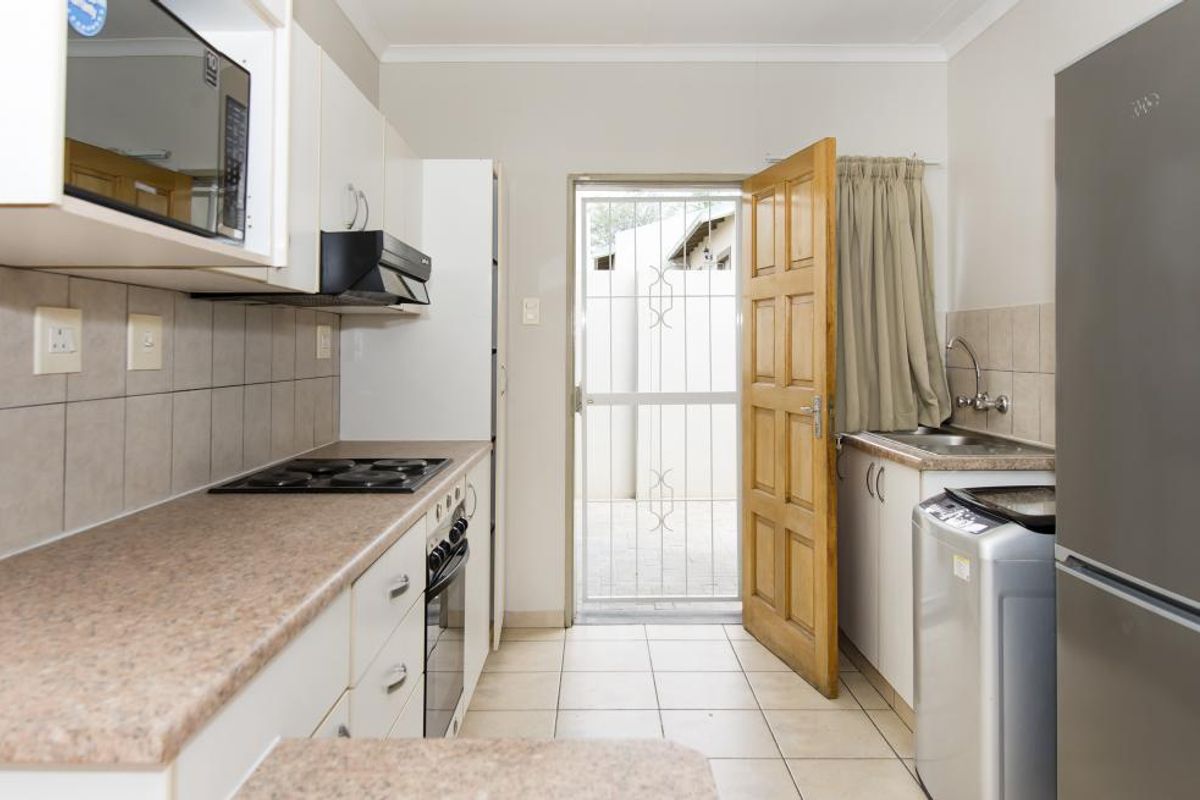 Townhouse for Sale - Pionierspark Ext 1 (Windhoek) - Photo 5