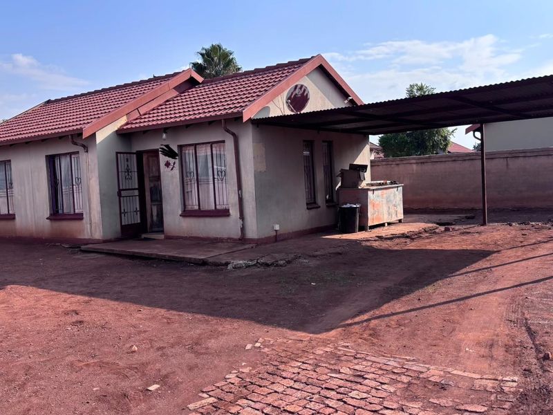 SPACIOUS 3 BEDROOM HOME - Photo 8