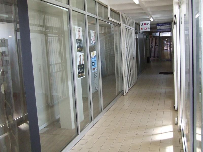 31.23 sqm OFFICE TO RENT IN MAGALIESKRUIN FOR R2650.00PM AVAILABLE IMMEDIATELY - Photo 10