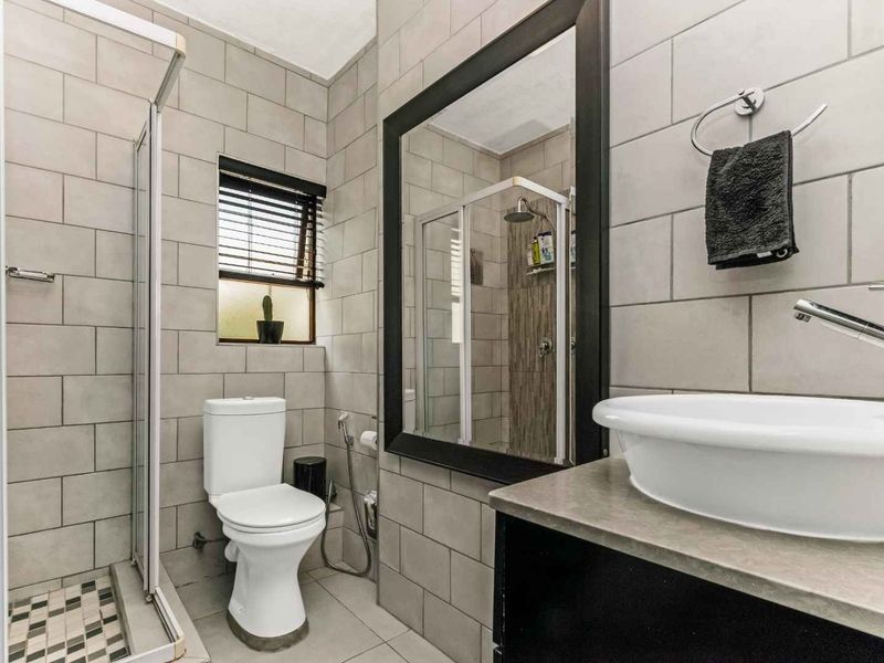 Stunning 2 Bedroom, 2 Bathroom Loft Apartment For Sale In Broadacres - Photo 8