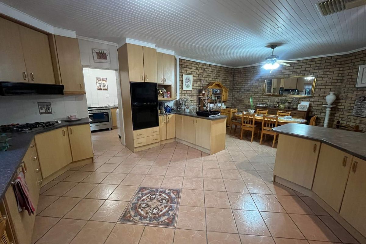 Sturdy, Low-Maintenance Family Home in an Extremely Popular Area - Photo 3