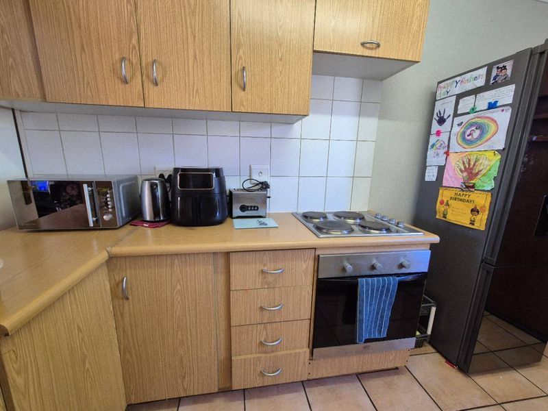 Student Sanctuary or Starter Home Sweet Home - Photo 2