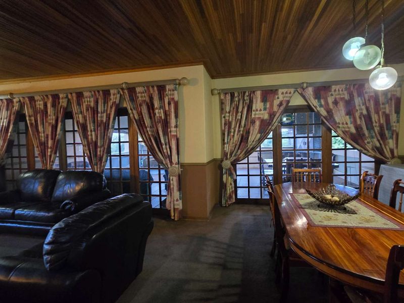 Spacious Family Home with Incredible Entertainment Areas and Practical Living - Photo 10