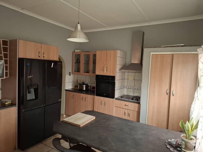 Family spacious home for sale - Photo 7