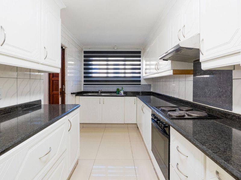 Secure simplex in excellent location - Photo 5