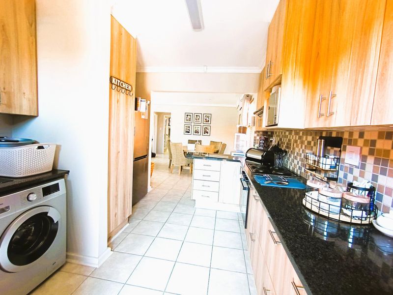 Sunlit Serenity with Solar, Space and Security - Photo 6