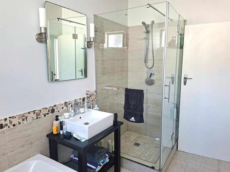 🌊 Coastal Living at Its Finest | Sea Point : Unfurnished 2 bedroom/1.5 bathroom - Photo 10