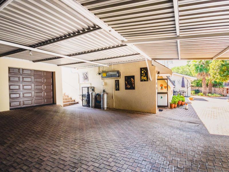 TWO SPACIOUS HOMES, ONE PRICE! - Photo 10