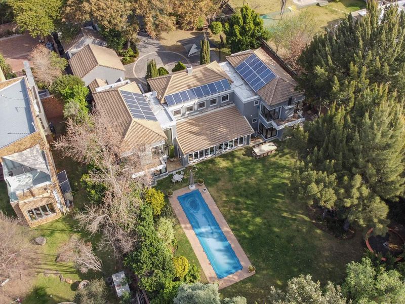 Elegant Four-Bedroom Home with Ample Space Available in Bryanston - Photo 5